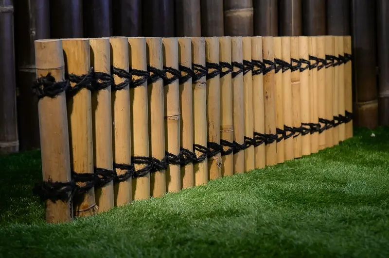 Bambuselement Palettenabdeckung, starr, gelb-braun (Apus), mit Zierseil. Durchmesser 3-5cm 123 x 32 cm Höhe. 